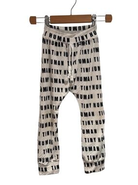 PLUM KIDS “tiny human” all over print lightweight lounge pants - size 3/4